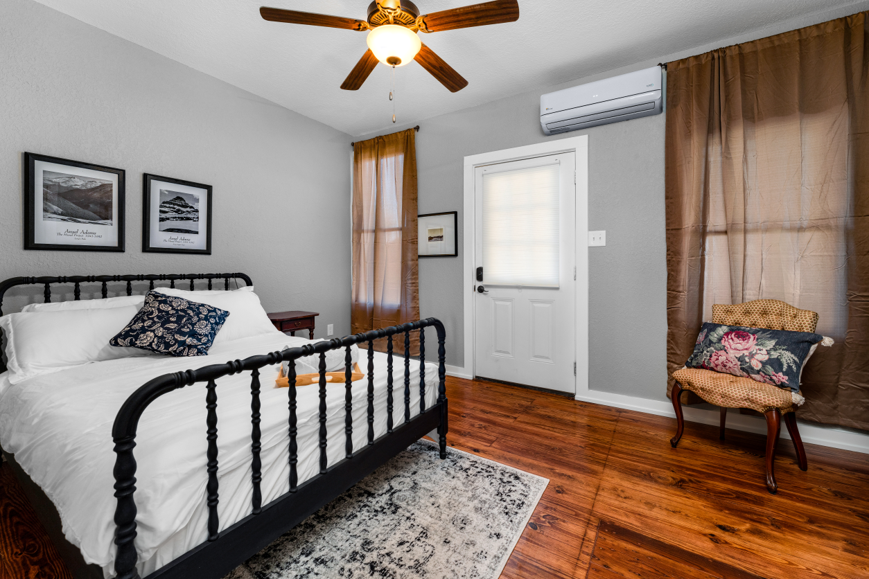 608 S Austin St photo 4